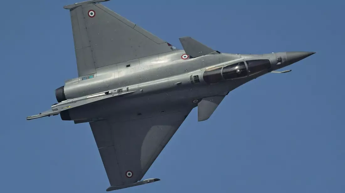 Die Rafale-Kampfjets können Atomwaffen einsetzen. (Archivfoto) - Bild: Fatima Shbair/AP/dpa