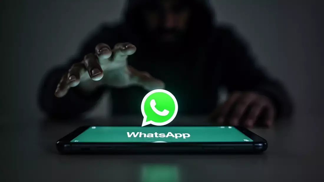 WhatsApp-Betrug: KI-Deepfakes und echte Reisedaten als neue Gefahr