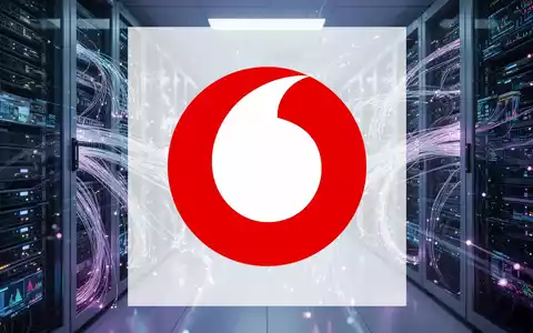 Abstraktes Netzwerk aus leuchtenden Glasfaserkabeln und Datenströmen in einem modernen, hochtechnologischen Serverraum. - Foto: über boerse-global.de