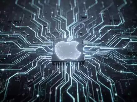Stilisierte, leuchtende neuronale Netzwerk-Platine mit schwachem Apple-Logo, die KI und Halbleitertechnologie darstellt. - Foto: über boerse-global.de