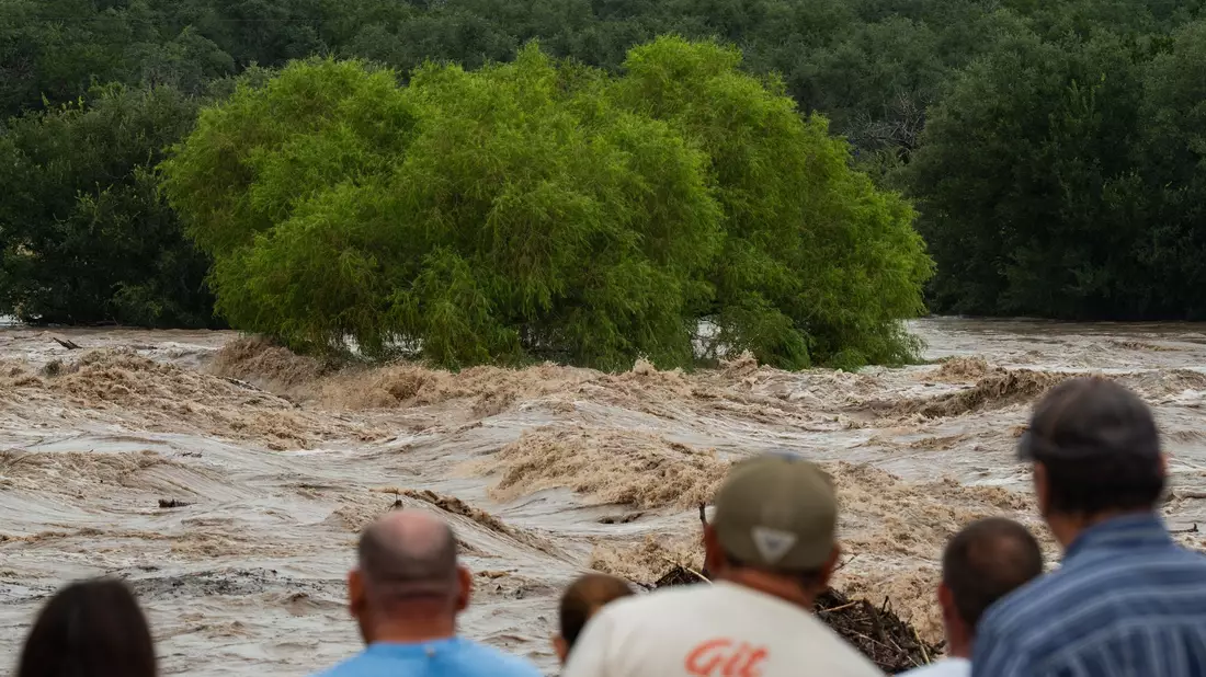 Bei Fluten in Texas gibt es Tote. - Bild: Mikala Compton/Austin American-Statesman/AP/dpa