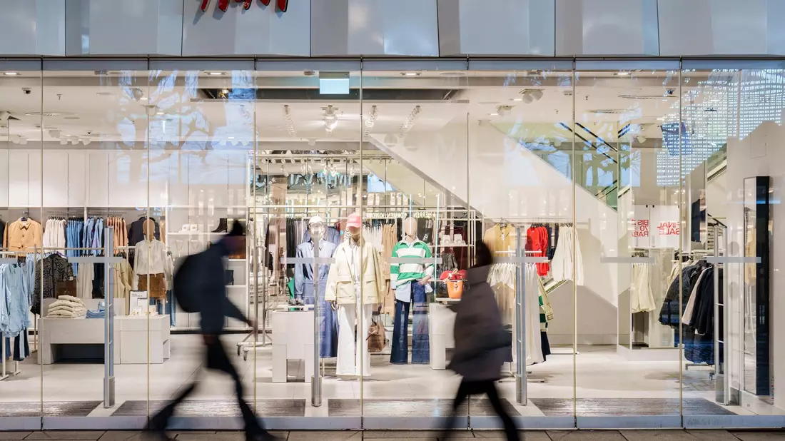 Die Modekette wird, neben Anbietern wie Zara und C&A, von vielen Kunden in Deutschland bevorzugt angesteuert. (Archivbild) - Bild: Andreas Arnold/dpa