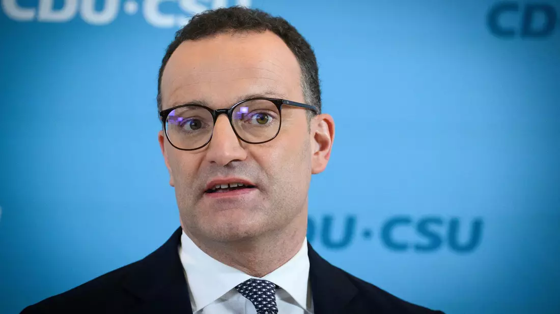 Aus dem Umfeld des Unionsfraktionschefs heißt es: «Jens Spahn leitet grundsätzlich aus seinem Privatleben keine politischen Forderungen ab.» (Archivbild) - Bild: Bernd von Jutrczenka/dpa