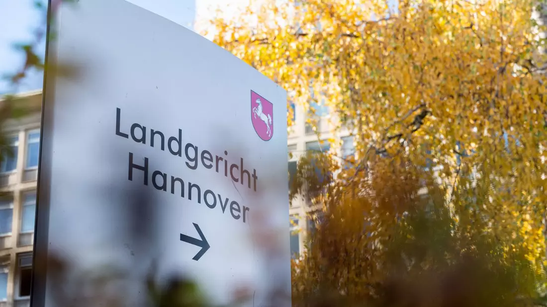 Ein Arzt der Medizinischen Hochschule Hannover soll schwer kranke Patienten getötet haben - dafür muss er vor Gericht. (Symbolbild) - Bild: Alicia Windzio/dpa