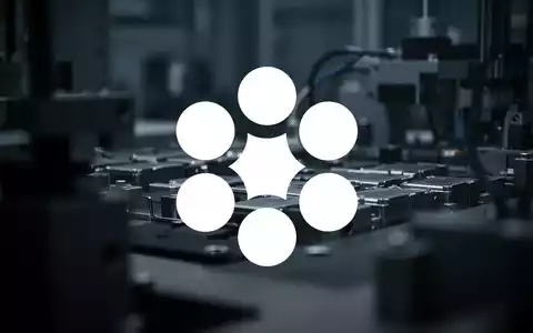 Eine abstrakte, gedämpfte Szene, die den Rückgang und die Bedenken im Technologiesektor darstellt, mit verschwommenen industriellen Elementen. - Foto: über boerse-global.de