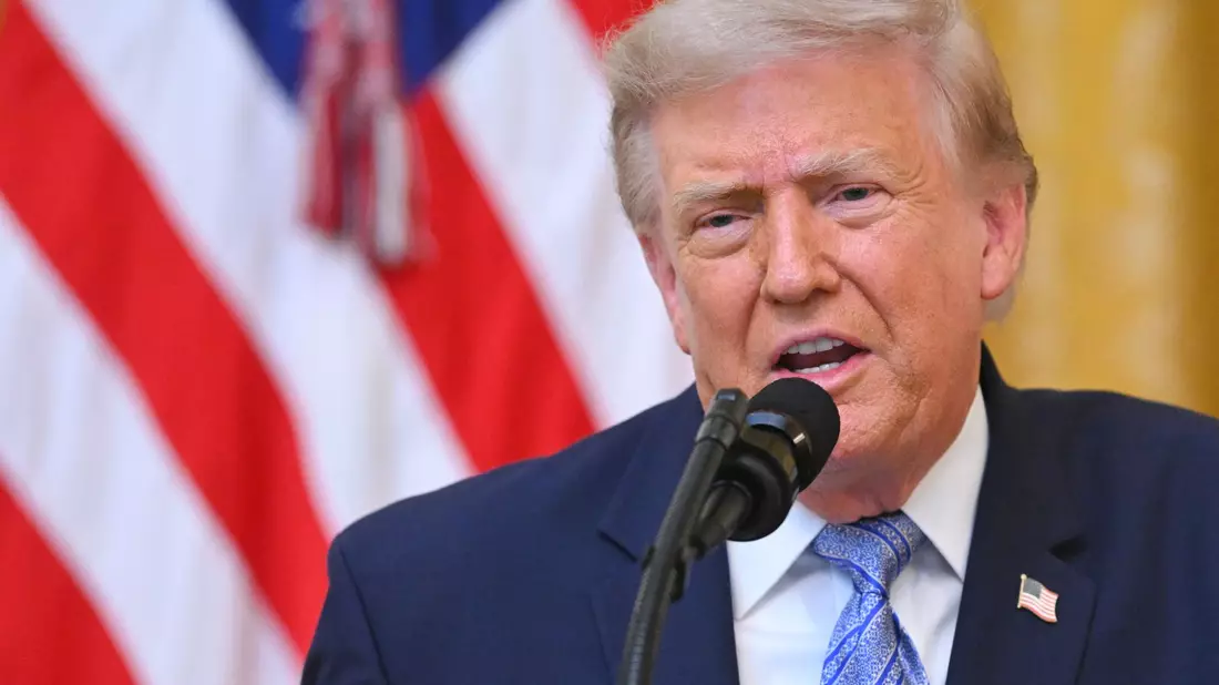 Trump schürt Misstrauen an fairen und freien Wahlen in den USA.  - Bild: Saul Loeb/Pool AFP/AP/dpa