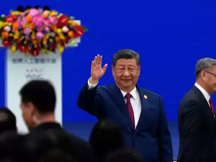 Chinas Staatschef Xi sprach erstmals bei der Welt-KI-Konferenz.  - Foto: Ng Han Guan/AP Pool/AP/dpa
