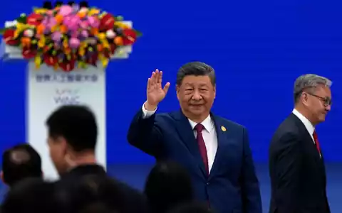 Chinas Staatschef Xi sprach erstmals bei der Welt-KI-Konferenz.  - Foto: Ng Han Guan/AP Pool/AP/dpa