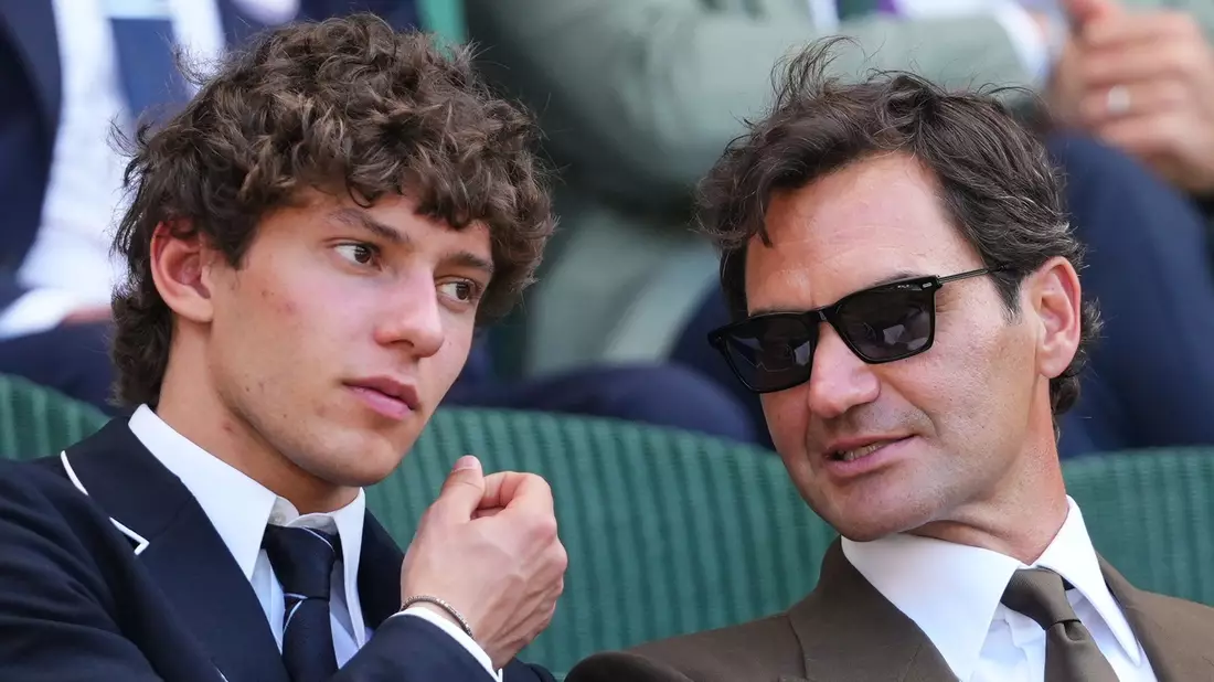 Antonelli unterhielt sich in Wimbledon angeregt mit Roger Federer. (Archivbild) - Bild: Kirsty Wigglesworth/AP/dpa