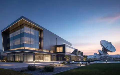 Architektur-Render präsentiert modernen Forschungscampus von L3Harris Technologies, ISIN US5024311095, mit Satellitenschüsseln bei Dämmerung - Foto: THN
