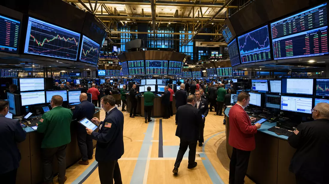 NYSE Handelssaal mit Brokern und elektronischen Kurstafeln für den Versicherungssektor