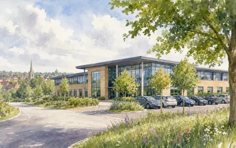 Next plc (GB0032089863): Aquarellmalerei einer englischen Kleinstadt nahe Leicester mit modernem Bürogebäude und Parkplatz - Foto: THN