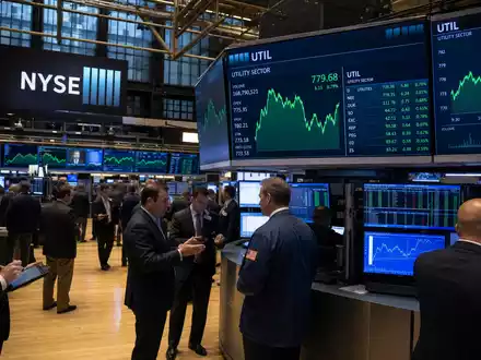 Börsen-Editorial-Foto vom Trading-Floor mit Energiesektor-Charts symbolisiert Handel der Aktie PPL Corporation, ISIN US69351T1060 - Foto: THN