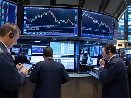 Progressive Corp US7433151039 illustriert Börsen-Editorial mit Tradern und Charts am Trading-Floor der Börse - Foto: THN