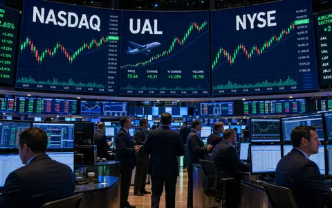 United Airlines (ISIN US9100471096): Börsen-Editorial mit Trading-Floor, NASDAQ-Displays und Kursdaten des Tickers UAL im Luftfahrtsektor - Foto: THN