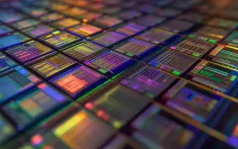 Soitec S.A. (ISIN FR0013227113) stellt Silizium-Wafer her, hier als Makroaufnahme der spiegelnden Oberflächenstruktur gezeigt - Foto: THN