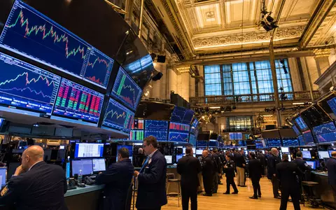 Broadridge Financial US1143401024 NYSE Handelsparkett mit Finanztechnologie Charts und aktiven Boersenhaendlern New York - Foto: THN