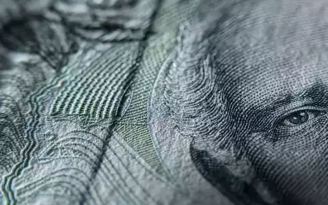 Makroaufnahme einer Banknotenstruktur veranschaulicht die Finanzbranche von Schroders plc, ISIN GB0007958233, Vermögensverwaltung - Foto: THN