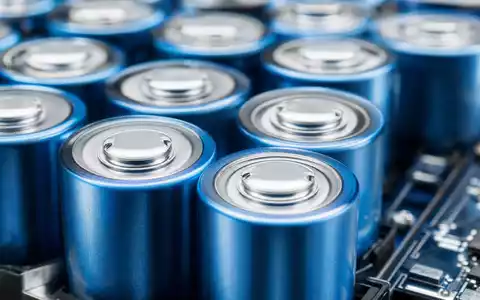 Jungheinrich AG (Vz.) DE0006219934 Makroaufnahme zylindrischer blauer Lithium-Ionen-Batteriezellen als zentrale Energietechnologie der Intralogistik - Foto: THN