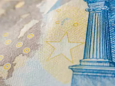 Makroaufnahme einer Euro-Banknote als Symbolbild für Banca Generali S.p.A., ISIN IT0001063210, Finanzdienstleistungen - Foto: THN