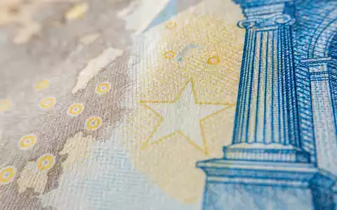 Makroaufnahme einer Euro-Banknote als Symbolbild für Banca Generali S.p.A., ISIN IT0001063210, Finanzdienstleistungen - Foto: THN