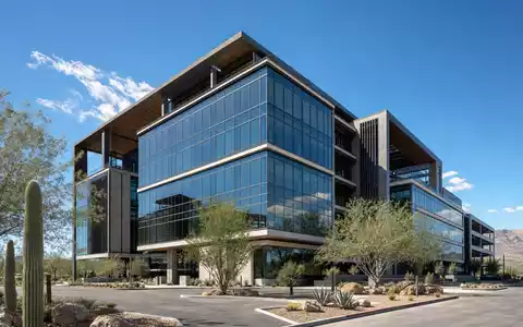 Diamondback Energy US25278X1090 zeigt modernes Bürogebäude als architektonischen Render in West Texas - Foto: THN