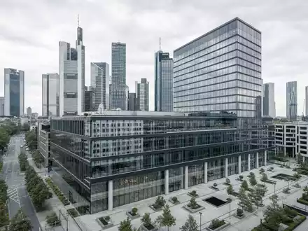 Deutsche Beteiligungs AG Hauptsitz als modernes Hochhaus CGI Render im Bankenviertel DE000A1TNUT7 - Foto: THN