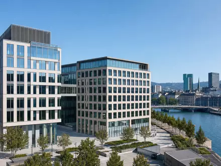 PSP Swiss Property AG (CH0011037469) besitzt hochwertige Büroimmobilien, hier fotorealistisch als moderner Gebäudekomplex dargestellt - Foto: THN