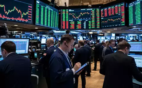Dormakaba Holding AG (CH0011795959) im Börsen-Editorial: geschäftiger Handelsraum mit Kursbildschirmen und konzentrierten Börsenhändlern - Foto: THN