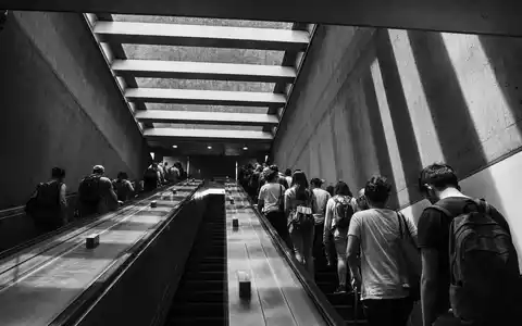 Kone Oyj (ISIN FI0009013403) stellt Rolltreppen her, die tÀglich Millionen Pendler in Bahnhöfen weltweit transportieren - Foto: THN