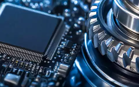 Dassault Systèmes SE (ISIN FR0000130650) steht für Präzisionstechnik, gezeigt als Makroaufnahme von Chip und Zahnrad - Foto: THN