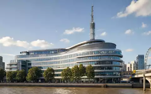 ITV plc GB0033986497 Architektur-Render moderner Medienzentrale mit Glasfassade Sendemast London South Bank - Foto: THN