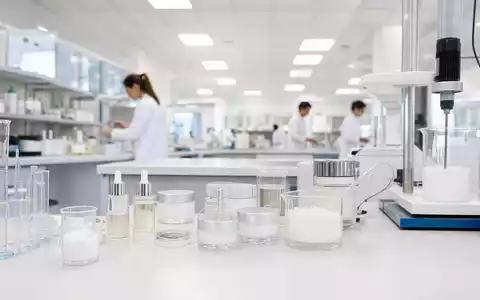 L'Oréal S.A. (FR0000120321) betreibt moderne Labore zur Entwicklung hochwertiger Hautpflege- und Kosmetikprodukte - Foto: THN