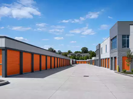 Extra Space Storage verwaltet als fĂŒhrender US-Immobilien-REIT tausende moderne Lagereinheiten, ISIN US30225T1025 - Foto: THN
