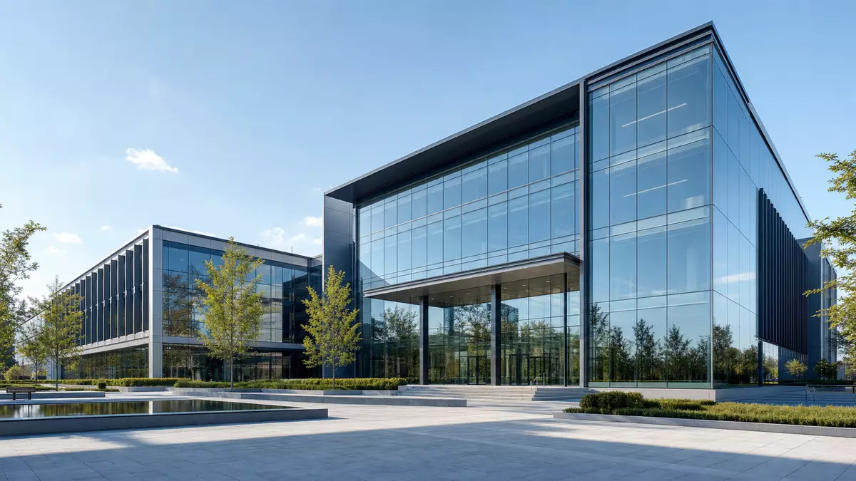 Architektur-Rendering eines modernen Glas-Firmensitzes mit Grünanlagen und Wasserbecken