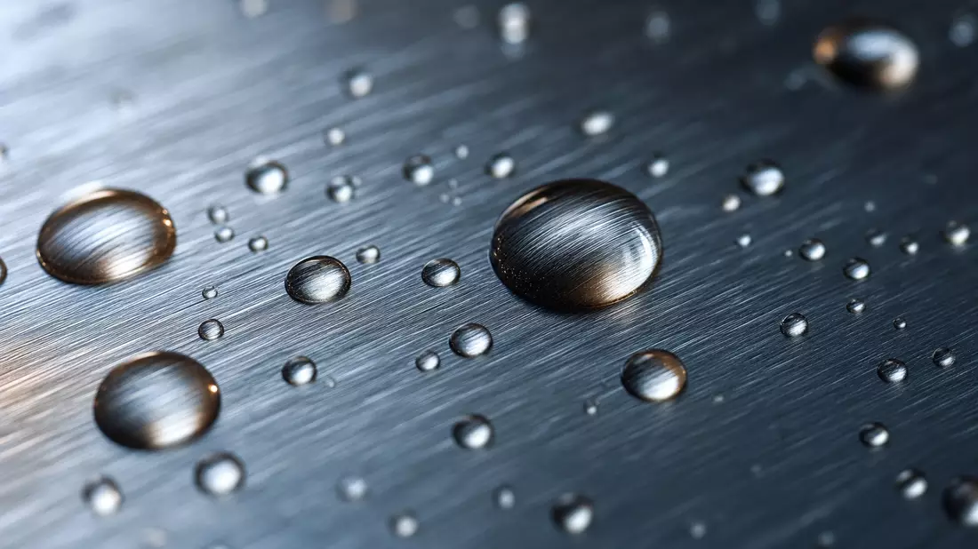 Extreme Nahaufnahme einer gebürsteten Stahloberfläche für Steel Dynamics Inc., US8581191009