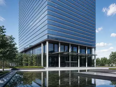 State Street Corp. (US8574771031) präsentiert modernen gläsernen Hochhaus-Neubau mit Wasserbecken und Bäumen tagsüber - Foto: THN