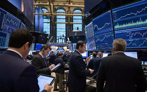 Börsen-Editorial vom NYSE-Handelssaal veranschaulicht Notierung der The Procter & Gamble Company, ISIN US7427181091, mit Kurscharts - Foto: THN