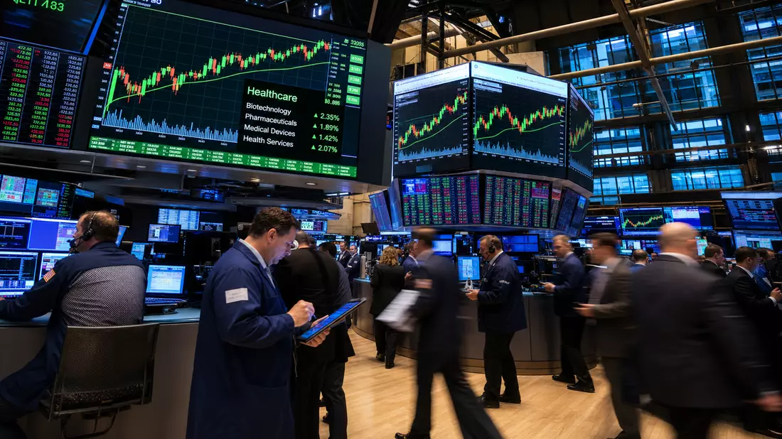 Belebtes NYSE-Handelsparkett mit Healthcare-Sektor-Anzeigetafeln und Tradern