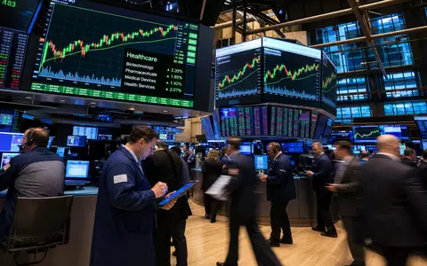 NYSE-Börsenparkett mit Healthcare-Charts zeigt Cardinal Health Inc. Aktienhandel live – ISIN US14149Y1082 - Foto: THN