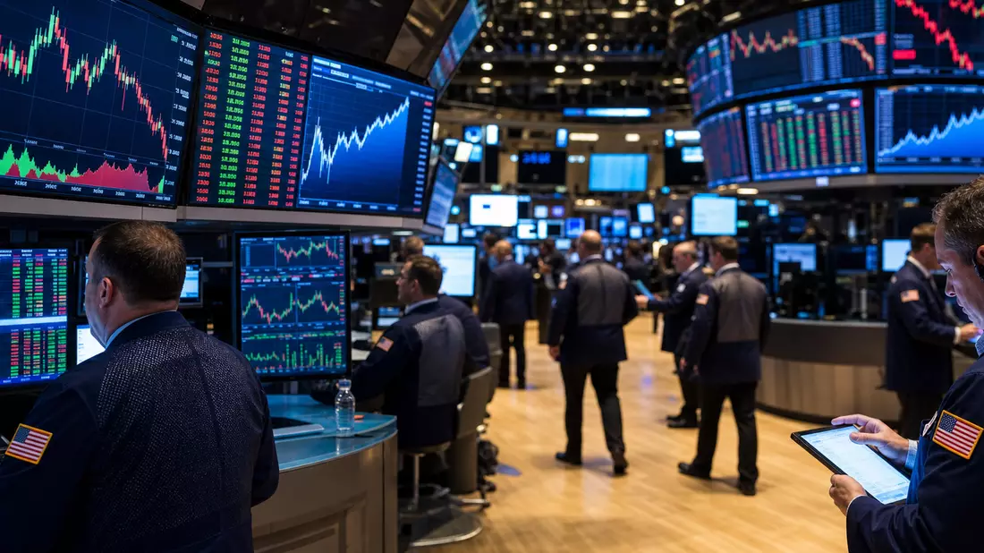 NYSE Handelssaal mit Händlern an Terminals und großen Kursbildschirmen