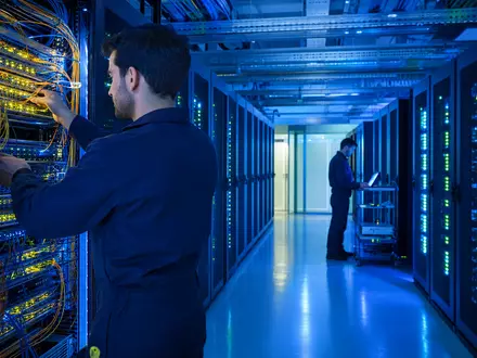 Telefónica S.A. (ISIN ES0178430E18) betreibt Rechenzentren mit Glasfasertechnik zur Datenübertragung im Telekommunikationssektor weltweit - Foto: THN