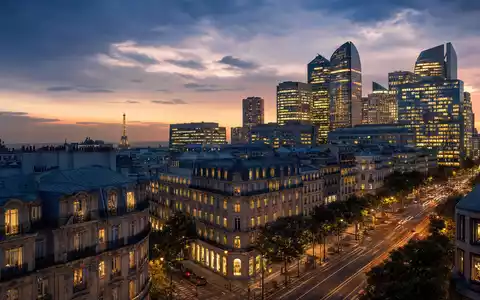 Fotorealistische Paris-Skyline symbolisiert Eurazeo SE (FR0000121121) als führende europäische Beteiligungsgesellschaft mit Sitz Paris - Foto: THN