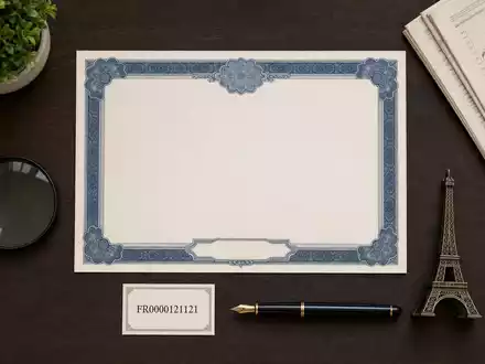 Flatlay mit ISIN-Karte FR0000121121 und Aktienzertifikat illustriert Eurazeo SE als Investmentholding aus Paris - Foto: THN
