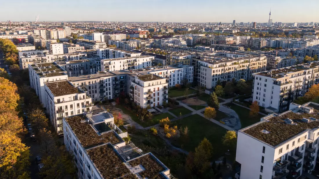 Luftaufnahme eines modernen Wohnkomplexes von Grand City Properties in Deutschland