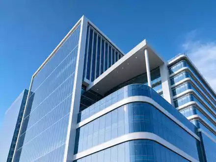 Centene Corp. präsentiert sich als moderner Healthcare-Glasturm, ISIN US15133V1035 ist an der NYSE notiert - Foto: THN