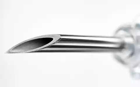 Becton Dickinson Hypodermic Nadel in extremer Makro Detailaufnahme, Präzisionsmedizin Aktie US0718131099 NYSE - Foto: THN