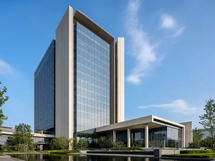 Berkshire Hathaway (B) Konzernzentrale ISIN US0846707026 – modernes Hochhaus als Architektur-Render dargestellt - Foto: THN