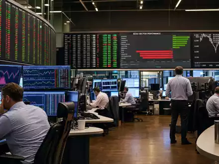 CEWE Stiftung & Co. KGaA DE0005403901 Börsen-Editorial des Frankfurter Xetra-Handelsraums mit SDAX-Charts - Foto: THN