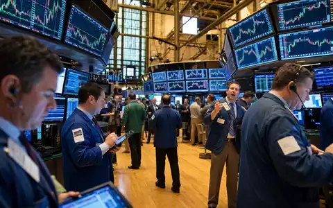 Ceridian HCM Holding US1567001060 NYSE Handelssaal mit Tech Sektor Charts auf großen Monitoren - Foto: THN